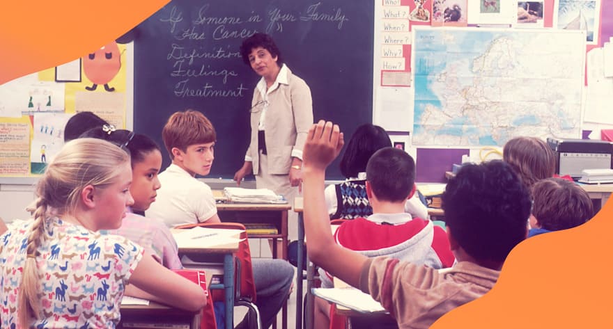 Eine Lehrerin während dem Unterricht