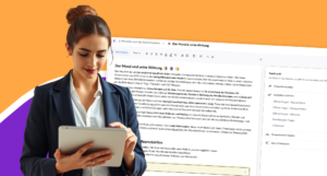 Lehrkraft, die gerade auf ihrem Tablet Unterrichtsinhalte differenziert