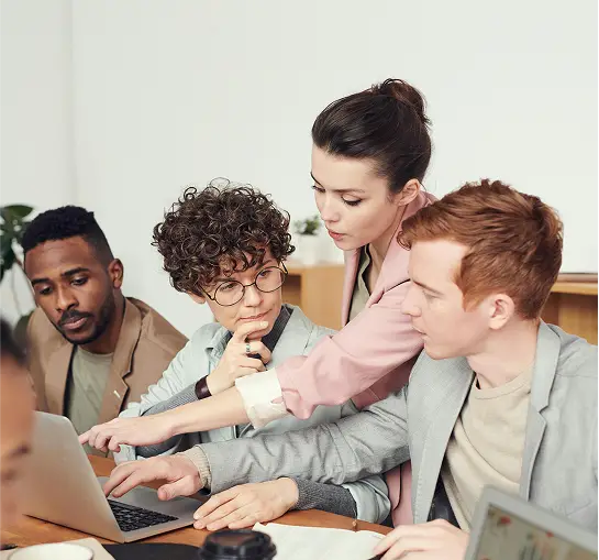 Lehrkräfte im Lehrerzimmer